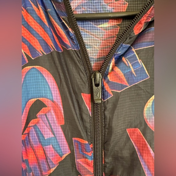 Nike Lightweight Windbreaker Jacket Size L Black Purple Logo Print - Picture 6 of 10